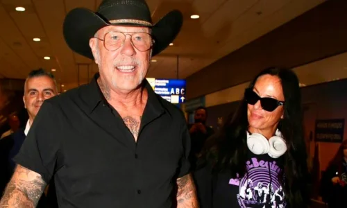 Ο frontman των Metallica Τζέιμς Χέτφιλντ χέρι χέρι με την αρραβωνιαστικιά του στο Ελευθέριος Βενιζέλος
