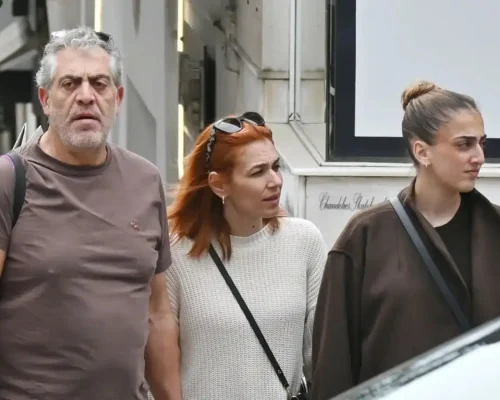 Κούλλης Νικολάου: Βόλτα με τη σύζυγό του, Κλαίρη και την κόρη τους, Ελένη – Φωτογραφίες