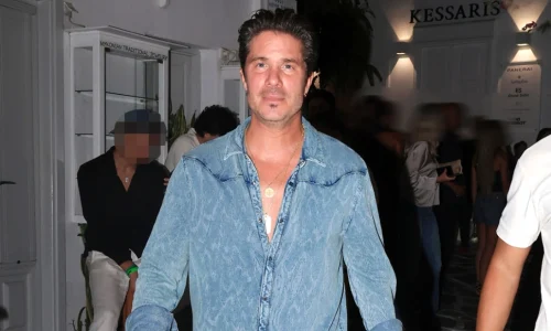 Ο Νίκος Οικονομόπουλος δώρισε 10.000 ευρώ για να καλύψει τα έξοδα εξειδικευμένου χειρουργείου ενός μικρού παιδιού