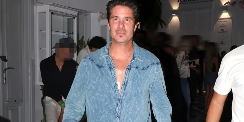 Ο Νίκος Οικονομόπουλος δώρισε 10.000 ευρώ για να καλύψει τα έξοδα εξειδικευμένου χειρουργείου ενός μικρού παιδιού