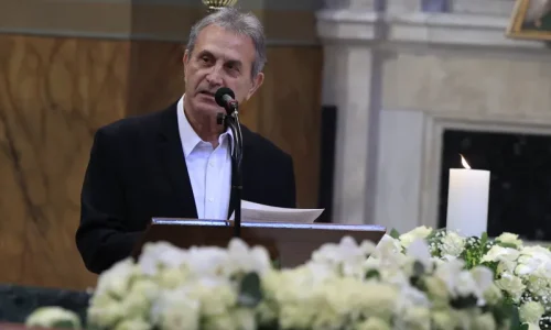 Συγκίνησε ο Γ. Νταλάρας στον επικήδειο για τη Μαρινέλλα: Για μένα πέθανε η δεύτερη μάνα μου