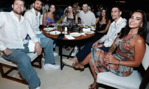 Ολυμπιακός: Το δείπνο τίτλου των πρωταθλητών Ελλάδας και οι εντυπωσιακές σύντροφοι των παικτών