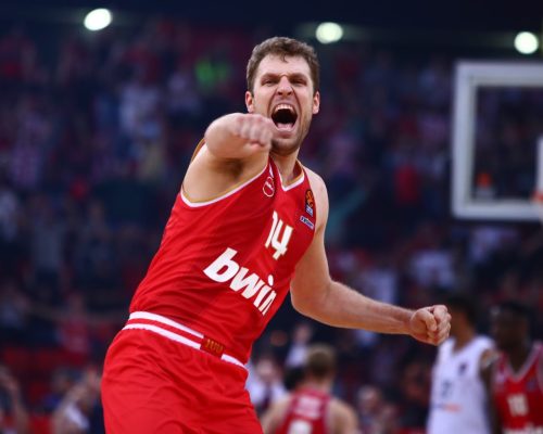 Παρέα στο Nava με Βεζένκοφ (Pics)