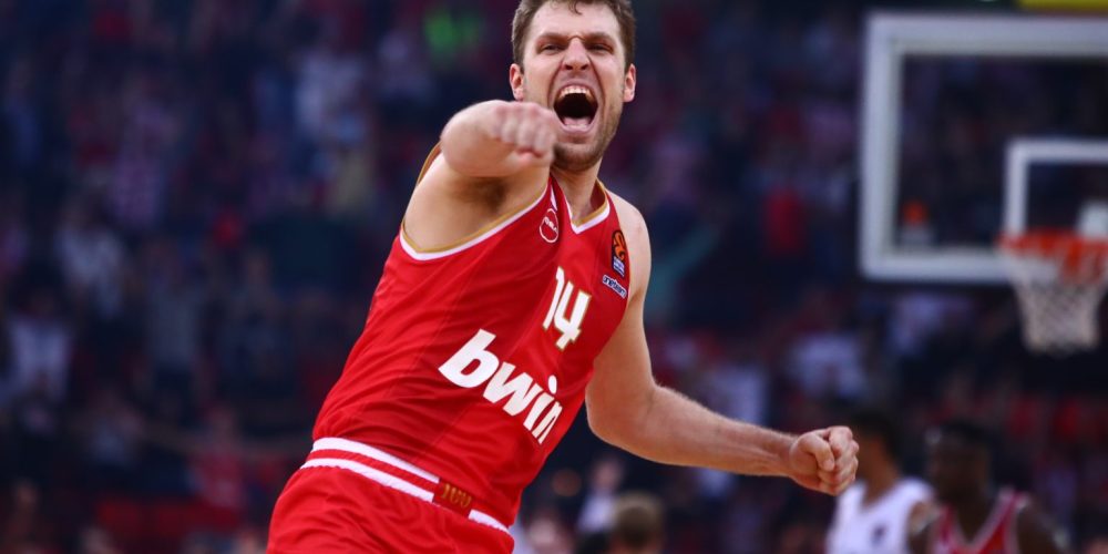 Παρέα στο Nava με Βεζένκοφ (Pics)