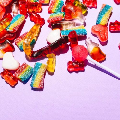 Ο FDA απαγορεύει κόκκινη χρωστική ουσία που χρησιμοποιείται στα τρόφιμα – Συνδέεται με καρκίνο σε ζώα