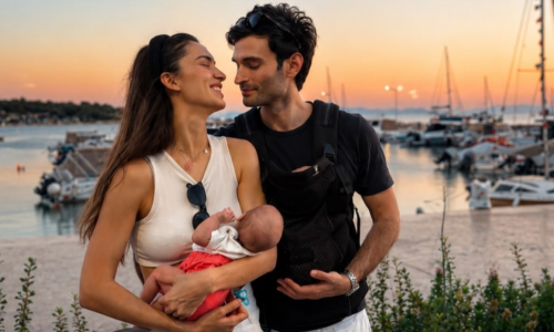 Η Άννα Πρέλεβιτς και ο Νικήτας Νομικός φωτογραφήθηκαν με τις δίδυμες κόρες τους
