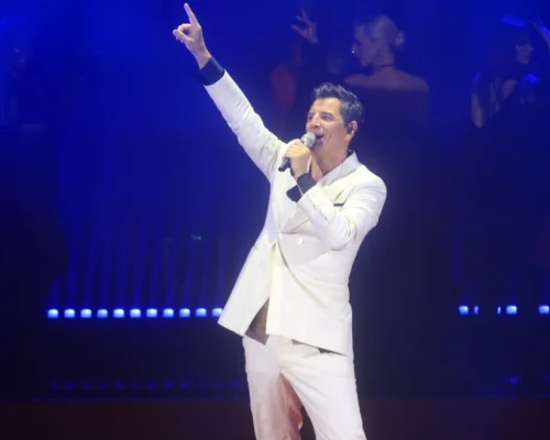 Ο Σάκης Ρουβάς ερμήνευσε Στέλιο Καζαντζίδη, δείτε βίντεο