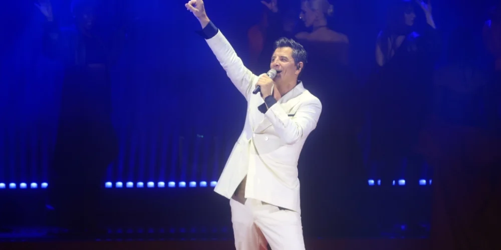 Ο Σάκης Ρουβάς ερμήνευσε Στέλιο Καζαντζίδη, δείτε βίντεο