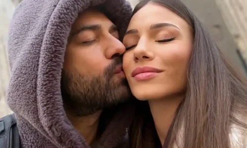 Γεωργίου – Χριστοδούλου: Η βόλτα στην Αθήνα με την 5 μηνών κόρη τους