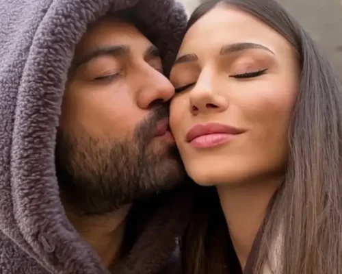 Γεωργίου – Χριστοδούλου: Η βόλτα στην Αθήνα με την 5 μηνών κόρη τους