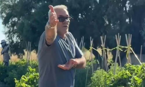 Η φάρσα στον Στέλιο Ρόκκο από τη σύζυγό του: Πίστεψε ότι είχαν μπει κατσίκες στο μποστάνι του και έτρεξε να… σώσει τα καρπούζια του