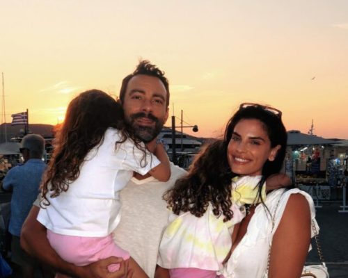 Μπόμπα: Η «επανένωση» με τον Τανιμανίδη και οι 20 φωτογραφίες από τις διακοπές στην Πάρο με τις κόρες τους