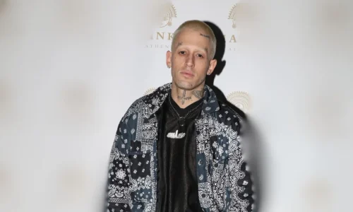 Η απάντηση του Τάσου Ξιαρχό στα σχόλια για το ζεϊμπέκικο: “Επειδή κάποιος πηγαίνει με άνδρες, δεν σημαίνει ότι δεν είναι άνδρας”