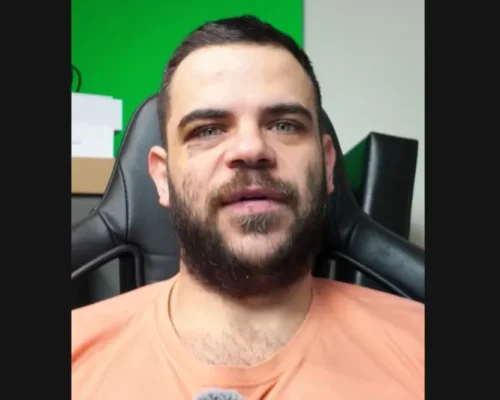 Teosty: “Σπάει” τη σιωπή του για το περιστατικό ξυλοδαρμού του στα Ιωάννινα – “Η βία δεν είναι viral content” (Βίντεο)