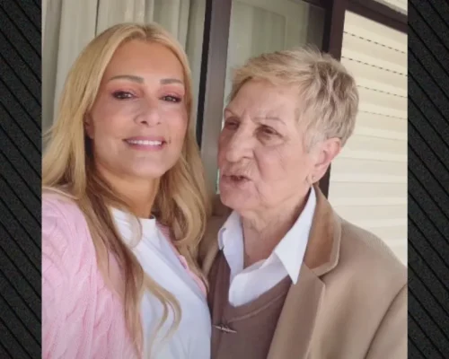 Η αγκαλιά της Νατάσας Θεοδωρίδου με τη μητέρα της και τα ποντιακά της: «Την αγάπη μου στον Σάκη Ρουβά», είπε η κυρία Σοφία