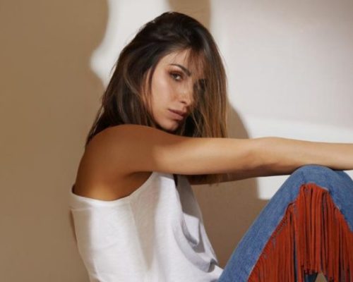 Λένα Ζευγαρά: Πρωταγωνιστεί σε προεκλογική εκστρατεία με ένα βίντεο γεμάτο «Θα Θα»