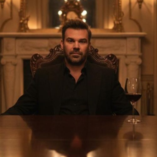 Το «Προς Το Παρόν» επιστρέφει από τον Σαμπάνη με νέα ενορχήστρωση και κορυφαίο κλιπ!