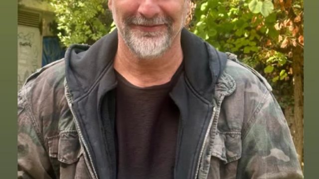 Ο Βασίλης Μπισμπίκης έκλεισε τα 49: Το «Birthday boy» και η φωτογραφία με την τούρτα