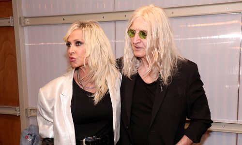 Ο Νίκος Καρβέλας κατέθεσε ασφαλιστικά μέτρα, απαγορεύει στην Άννα Βίσση να λέει τα τραγούδια του