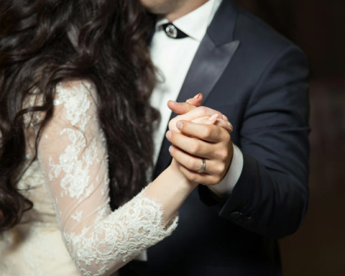 Γαμπρός το έσκασε από τη γαμήλια δεξίωση – Εγκατέλειψε τη νύφη για την ξαδέλφη της λίγα λεπτά μετά την τελετή