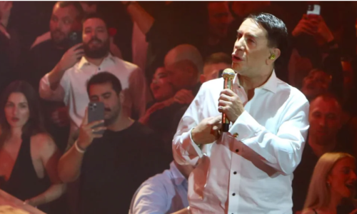 «Είμαι ο Γιώργος ο Μαζωνάκης ο αληθινός»: Όσα συνέβησαν στην πρεμιέρα του στη σκιά της καταγγελίας του 22χρονου | Video