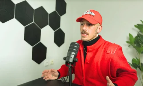 Ο Τάσος Ξιαρχό ξεκαθαρίζει: “Είμαι στρέιτ ομοφυλόφιλος, το ότι τον πα@ρν@ δεν σημαίνει ότι γέρνω” (Βίντεο)